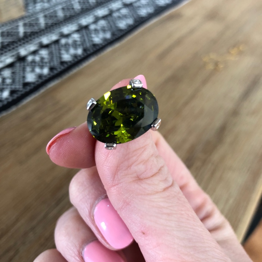 Emerald Cocktail Ring - Picture 4 of 5